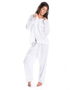 Modelo con pijama