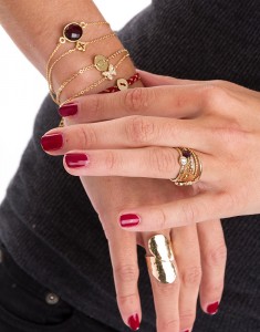 Pulseras y anillos